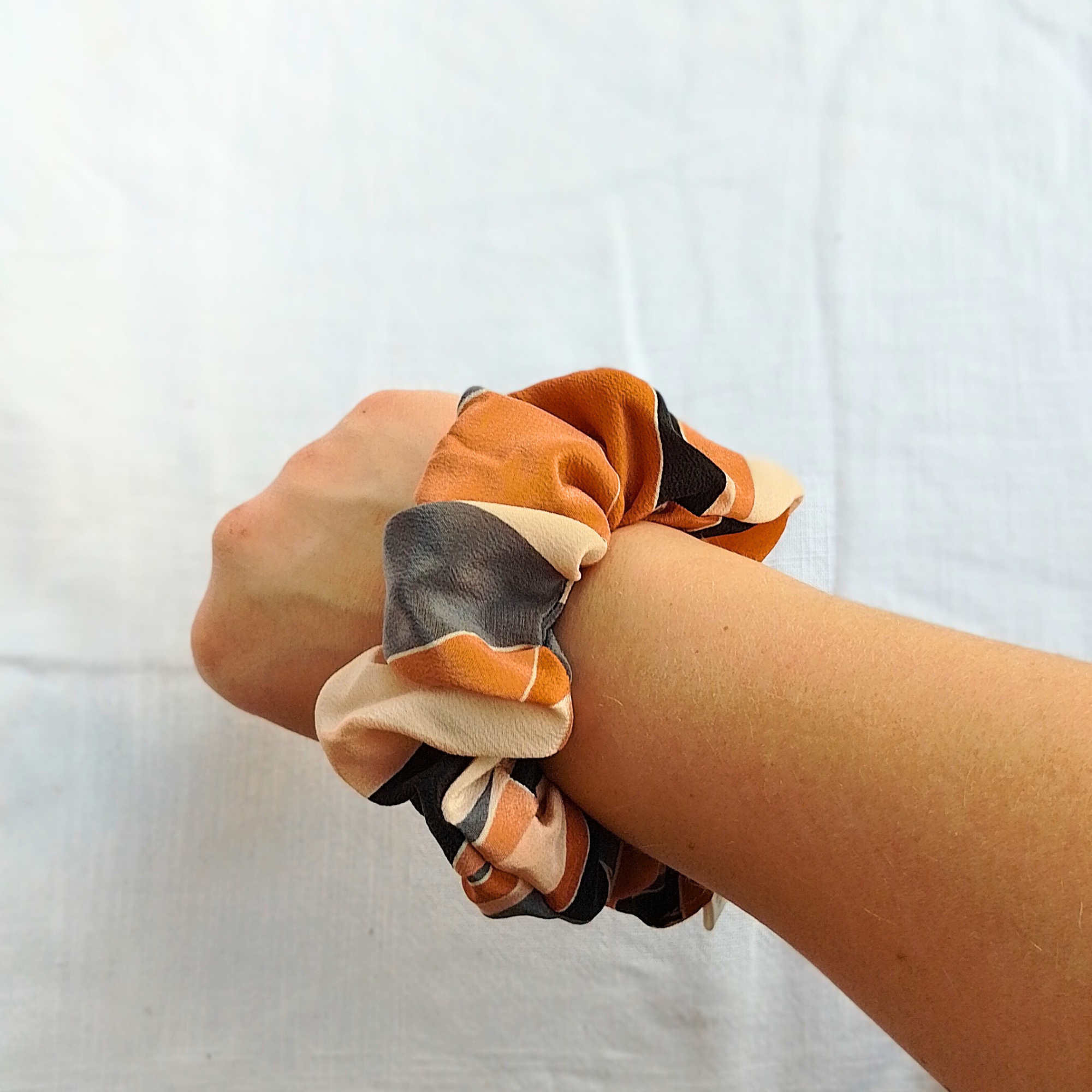 Scrunchies beige arm