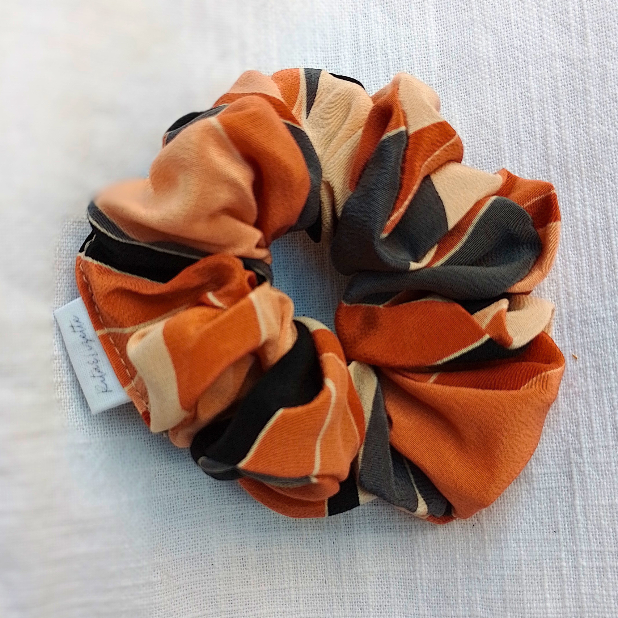 Scrunchies beige close-up